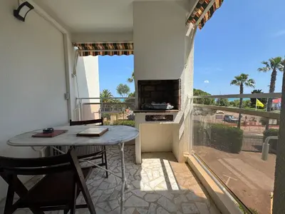 Balcon ou terrasse dans l'établissement LE MAGALI , Vue Mer , Clim , Parking