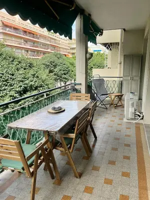Balcon ou terrasse dans l'établissement Antibes carré d'or 3P Albert 1er Le Gazan