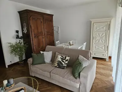 Coin salon dans l'établissement Antibes carré d'or 3P Albert 1er Le Gazan