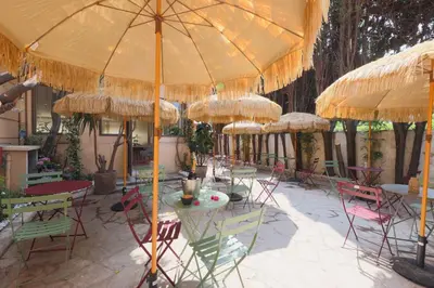 Restaurant ou autre lieu de restauration dans l'établissement Hôtel Lou Juan