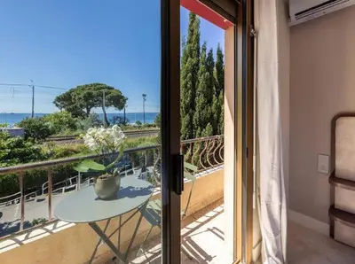 Balcon ou terrasse dans l'établissement Hôtel Lou Juan