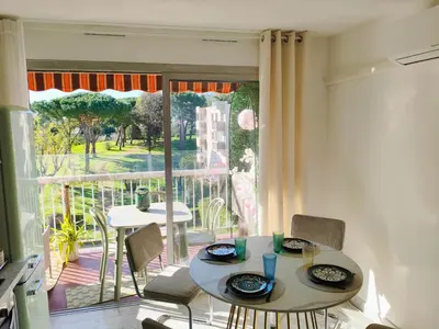 Coin salon dans l'établissement Beau T3 au calme près gare, mer et centre ville