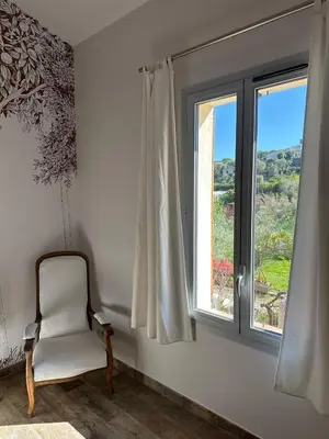 Coin salon dans l'établissement Maison provençale Antibes