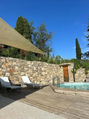 Piscine de l'établissement Maison provençale Antibes ou située à proximité