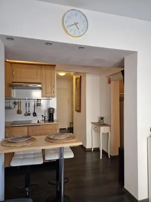 Cuisine ou kitchenette dans l'établissement Bright apartment 10 minutes from Cannes