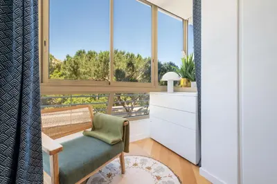 Balcon ou terrasse dans l'établissement 2-Br Apartment with Sea View Terrace Cannes