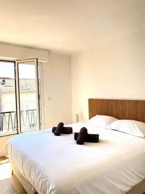 Un ou plusieurs lits dans un hébergement de l'établissement Stylish Cannes Gem, Terrace, Parking, 100m to Croisette