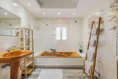 Salle de bains dans l'établissement Magnifique villa avec piscine privee
