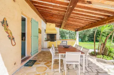 Jardin de l'établissement Magnifique villa avec piscine privee