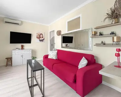 Télévision ou salle de divertissement dans l'établissement Studio Cap d Antibes Balcon vue mer