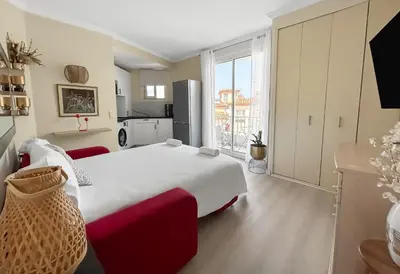 Un ou plusieurs lits dans un hébergement de l'établissement Studio Cap d Antibes Balcon vue mer