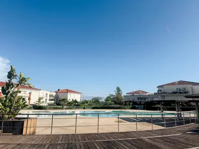 Piscine de l'établissement Spacious Seaside Condo with Garden & Sea-View ou située à proximité