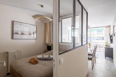 Un ou plusieurs lits dans un hébergement de l'établissement Super appartement centre Juan les Pins proche mer