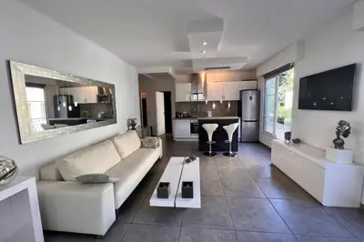 Coin salon dans l'établissement REF 1921 - Cannes - Apartment for rent