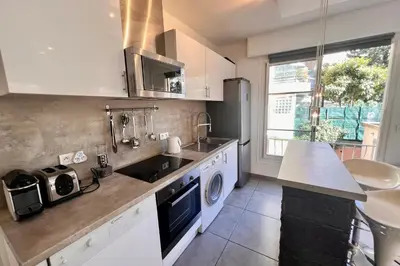 Cuisine ou kitchenette dans l'établissement REF 1921 - Cannes - Apartment for rent
