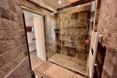 Salle de bains dans l'établissement REF 1921 - Cannes - Apartment for rent