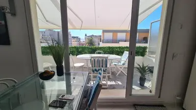 Balcon ou terrasse dans l'établissement Appartement 2P Terrasse Cannes Croisette Beach 100 meters