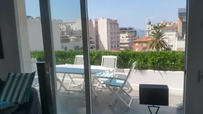 Balcon ou terrasse dans l'établissement Appartement 2P Terrasse Cannes Croisette Beach 100 meters