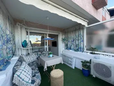 Télévision ou salle de divertissement dans l'établissement Studio with port view terrace with AC