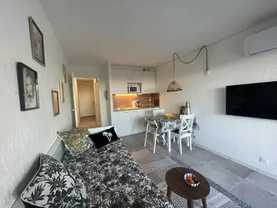 Cuisine ou kitchenette dans l'établissement Studio with port view terrace with AC