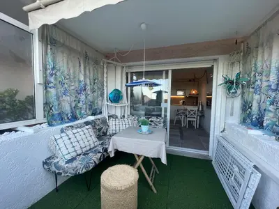 Coin salon dans l'établissement Studio with port view terrace with AC