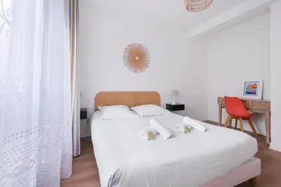 Un ou plusieurs lits dans un hébergement de l'établissement Apartment with garden near the beach