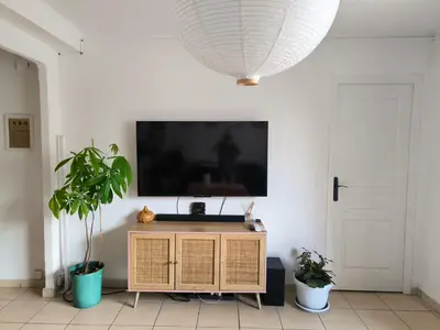 Télévision ou salle de divertissement dans l'établissement Antibes Azure Retreat