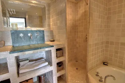 Salle de bains dans l'établissement Penthouse de charme