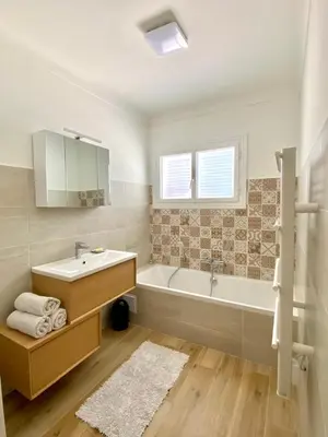 Salle de bains dans l'établissement Appartement dans Villa à Antibes avec Vue Mer