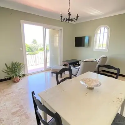 Appartement dans Villa à Antibes avec Vue Mer