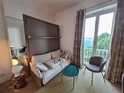 Coin salon dans l'établissement Au Cœur du Cap d'Antibes pour 4 personnes