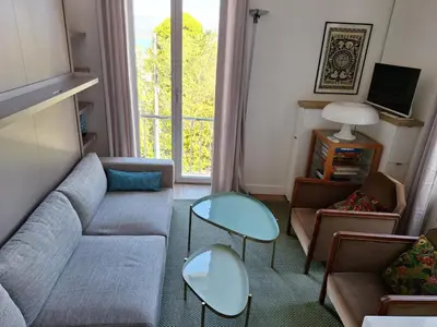 Coin salon dans l'établissement Au Cœur du Cap d'Antibes pour 2 personnes
