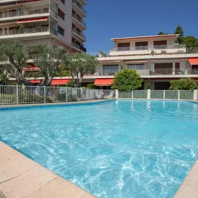 Smart flat in Antibes sea view AC parking and pool