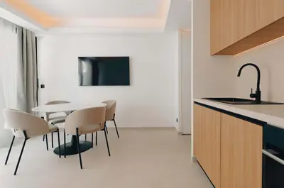 Cuisine ou kitchenette dans l'établissement T2 Neuf et chic à deux pas de la Croisette