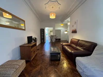 Télévision ou salle de divertissement dans l'établissement Beau 2 pièces, art déco, plein centre