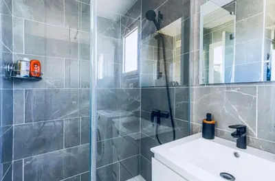 Salle de bains dans l'établissement Studio Azur face à la mer - Parking privé