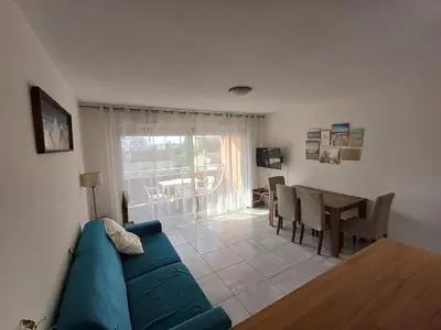 Coin salon dans l'établissement Studio 4 places Residence avec piscine et tennis