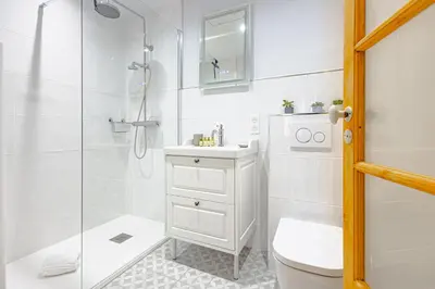 Salle de bains dans l'établissement Newly Renovated Gem, Old Antibes