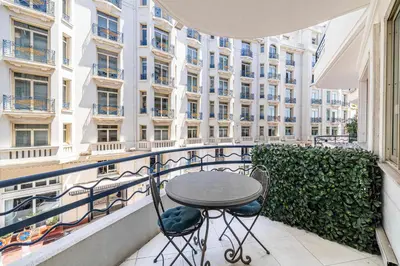 Balcon ou terrasse dans l'établissement L'ESPRIT CROISETTE avec balcon à cote du Martinez