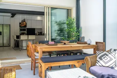 Coin salon dans l'établissement Magnifique villa avec piscine