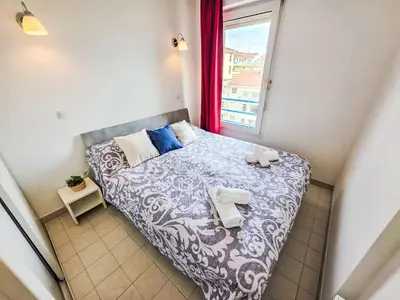 Un ou plusieurs lits dans un hébergement de l'établissement Apartment Les Pins Bleus-3 by Interhome
