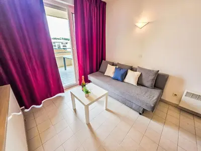 Coin salon dans l'établissement Apartment Les Pins Bleus-3 by Interhome