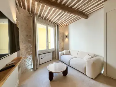 Coin salon dans l'établissement Luxe et Charme sur les Remparts du Vieil Antibes