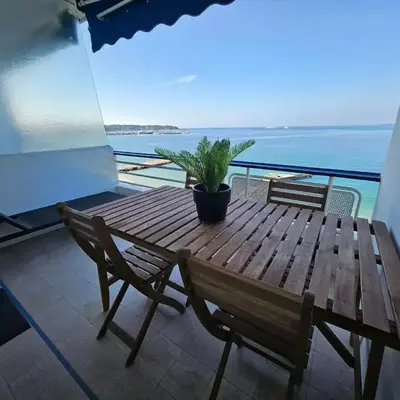 Juan les Pins Front de Mer 2P parking Colombier