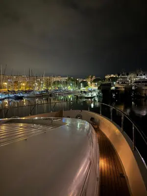 Vue générale sur Cannes ou vue de la ville depuis le bateau
