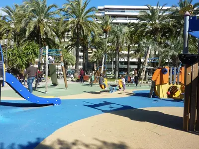 Piscine de l'établissement PALME Yacht - Cannes Port Canto - Pointe Croisette - Face à la Mer ou située à proximité