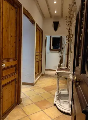 Télévision ou salle de divertissement dans l'établissement andibru