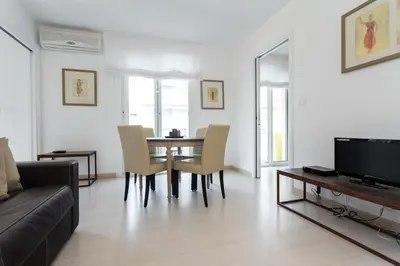 Télévision ou salle de divertissement dans l'établissement Charming & Elegant La Croisette apartment in Cannes
