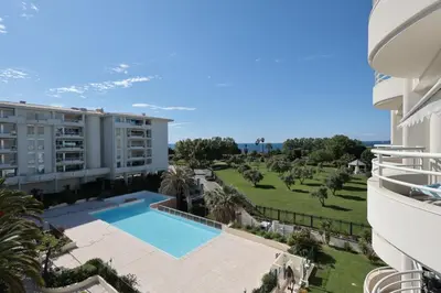 Piscine de l'établissement Antibes Les Pins - Apt 4 Per - Parc Exflora - Pool ou située à proximité