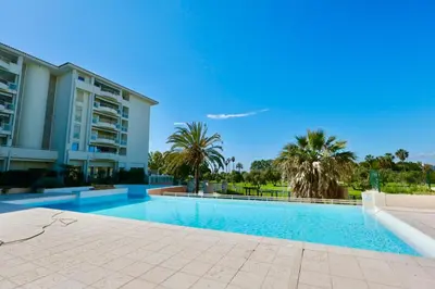 Piscine de l'établissement Antibes Les Pins - Apt 4 Per - Parc Exflora - Pool ou située à proximité